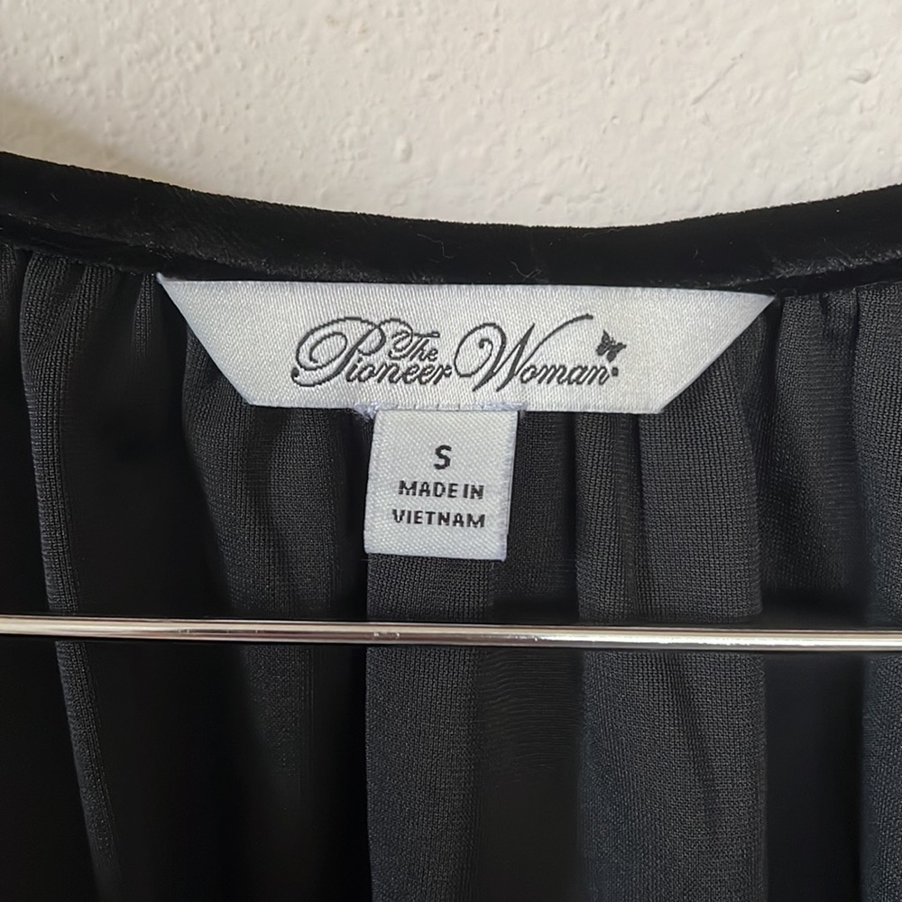 Pioneer Woman Velvet Peasant Top - Picture 7 of 15